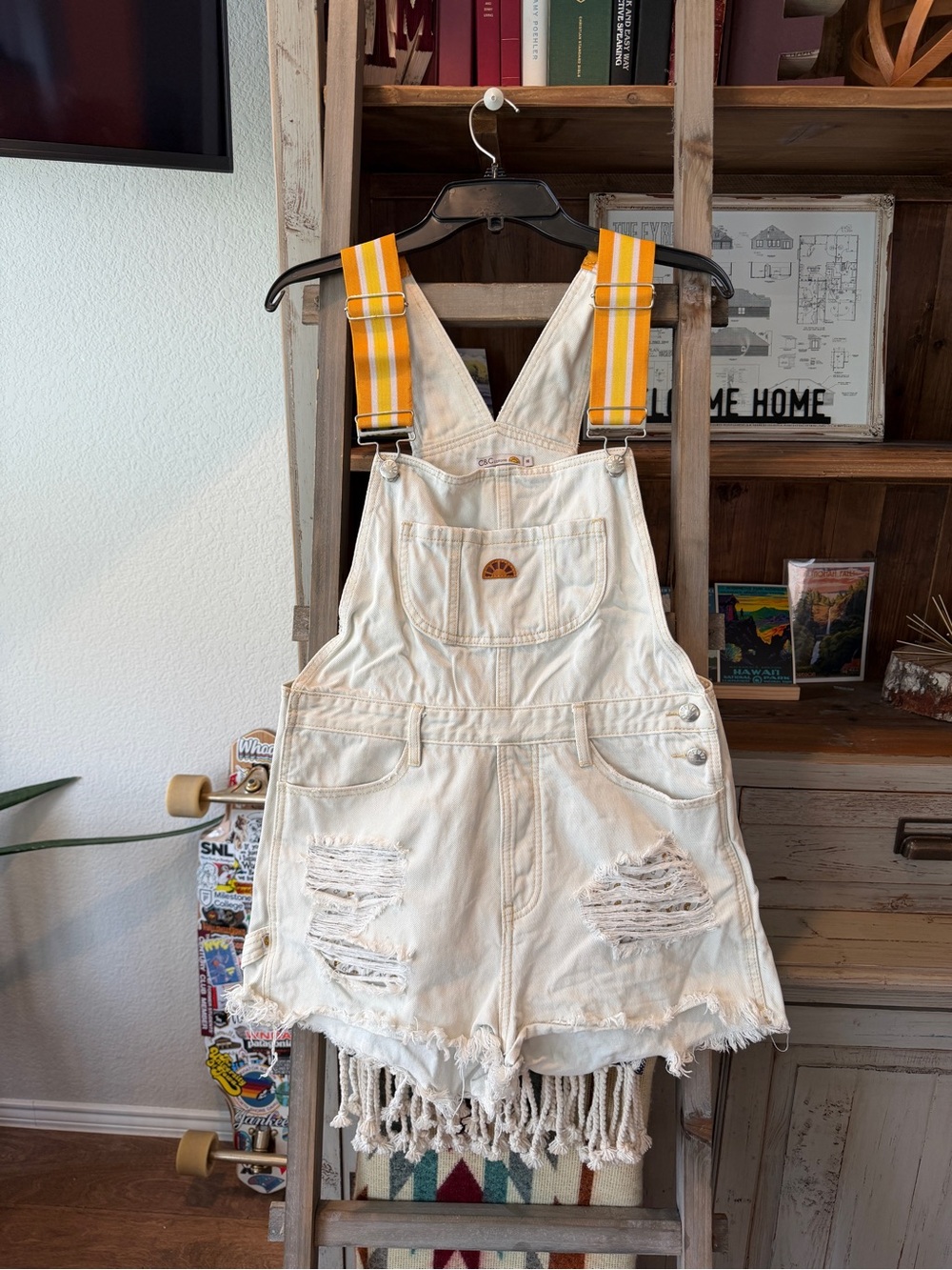 C&C California women’s Robin distressed overall shorts size medium